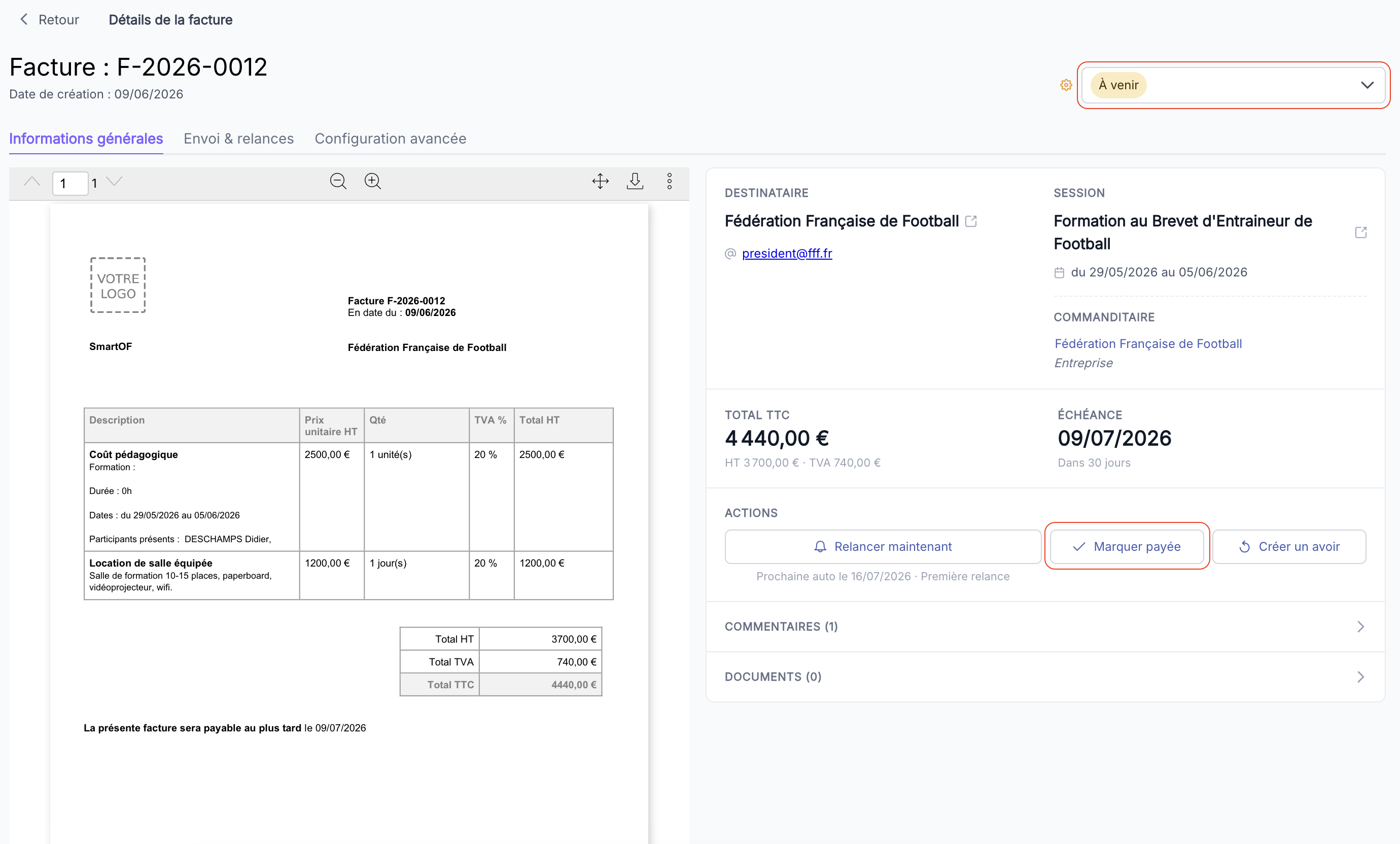 Sélecteur de statut en haut à droite de la fiche facture