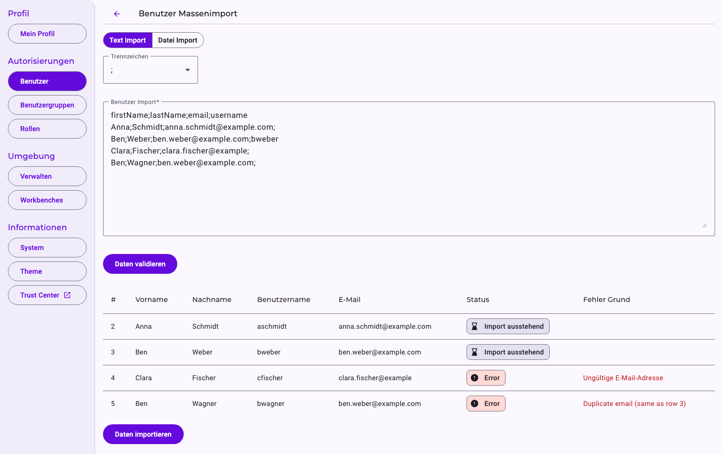 Die Seite Benutzer Massenimport mit Text Import, dem Trennzeichen Semikolon und vier eingefügten Benutzern; nach Daten validieren zeigt die Tabelle Anna Schmidt und Ben Weber als Import ausstehend, Clara Fischer mit Error und Ungültige E-Mail-Adresse und Ben Wagner mit Error und Duplicate email (same as row 3); darunter die Schaltfläche Daten importieren
